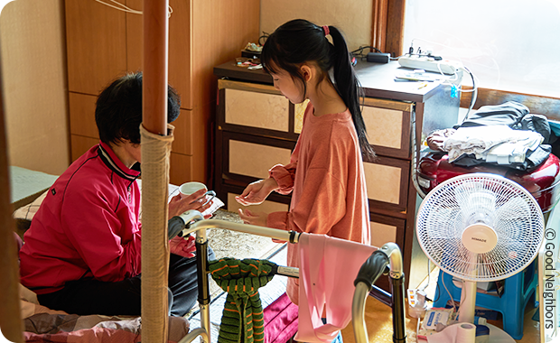 선아가 할머니와 있는 사진