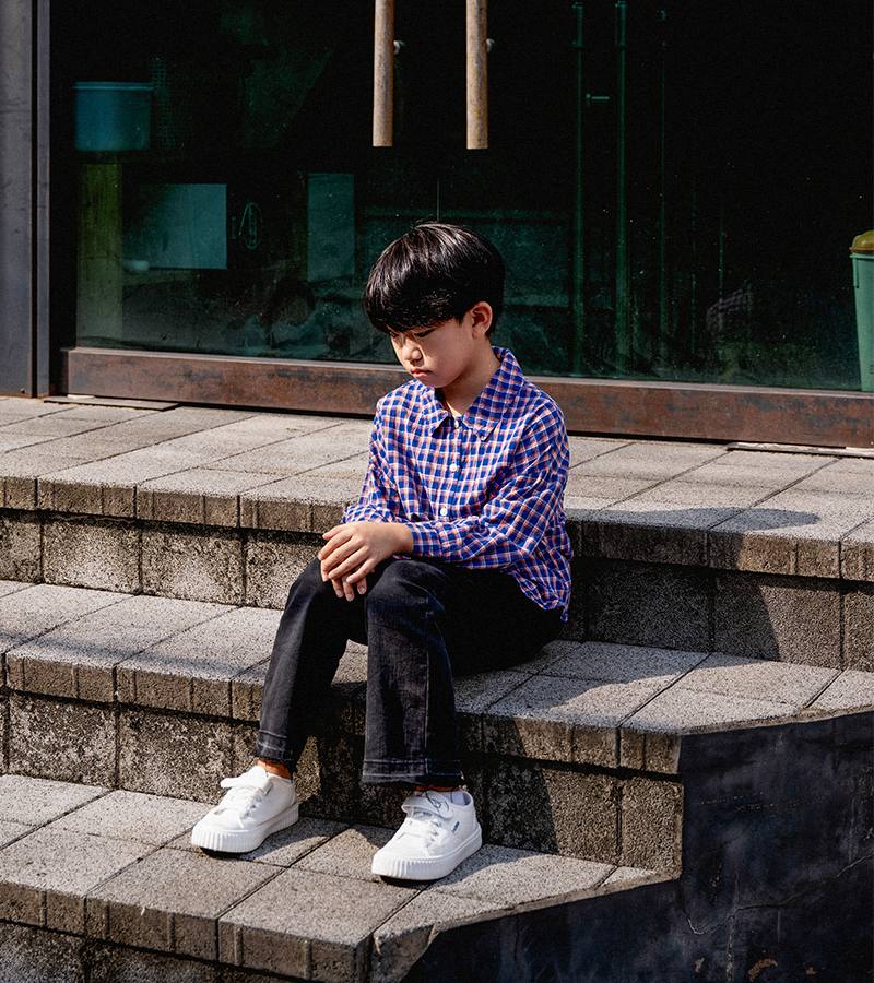 아동들이 공부를 하고 있는 이미지